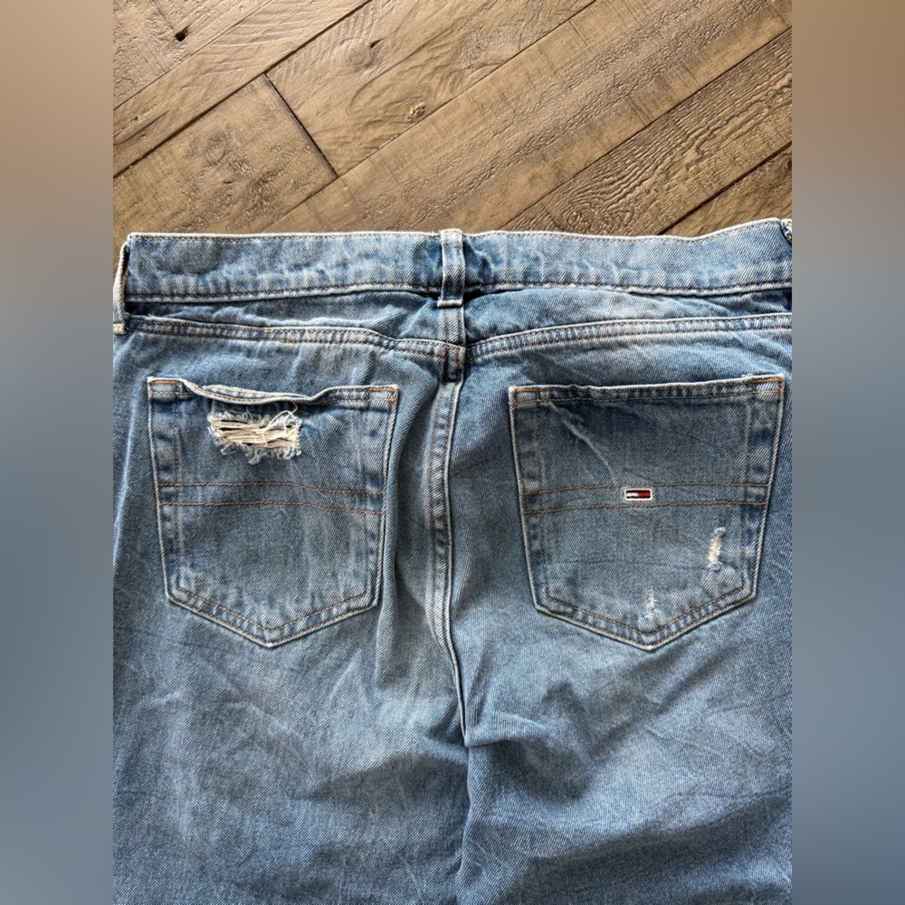 Tommy Hilfiger Slim Boyfriend Distressed Jeans, size 8. - Picture 7 of 10
